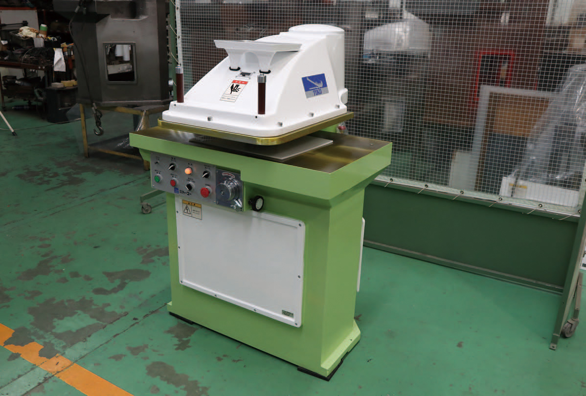 油圧裁断機クリッカーの新・旧製品の違いと機械の寿命を保つためのポイント 株式会社トーコー